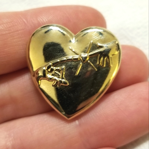 "E.T." Universal Studios Heart Pin/Brooch - Picture 2 of 3